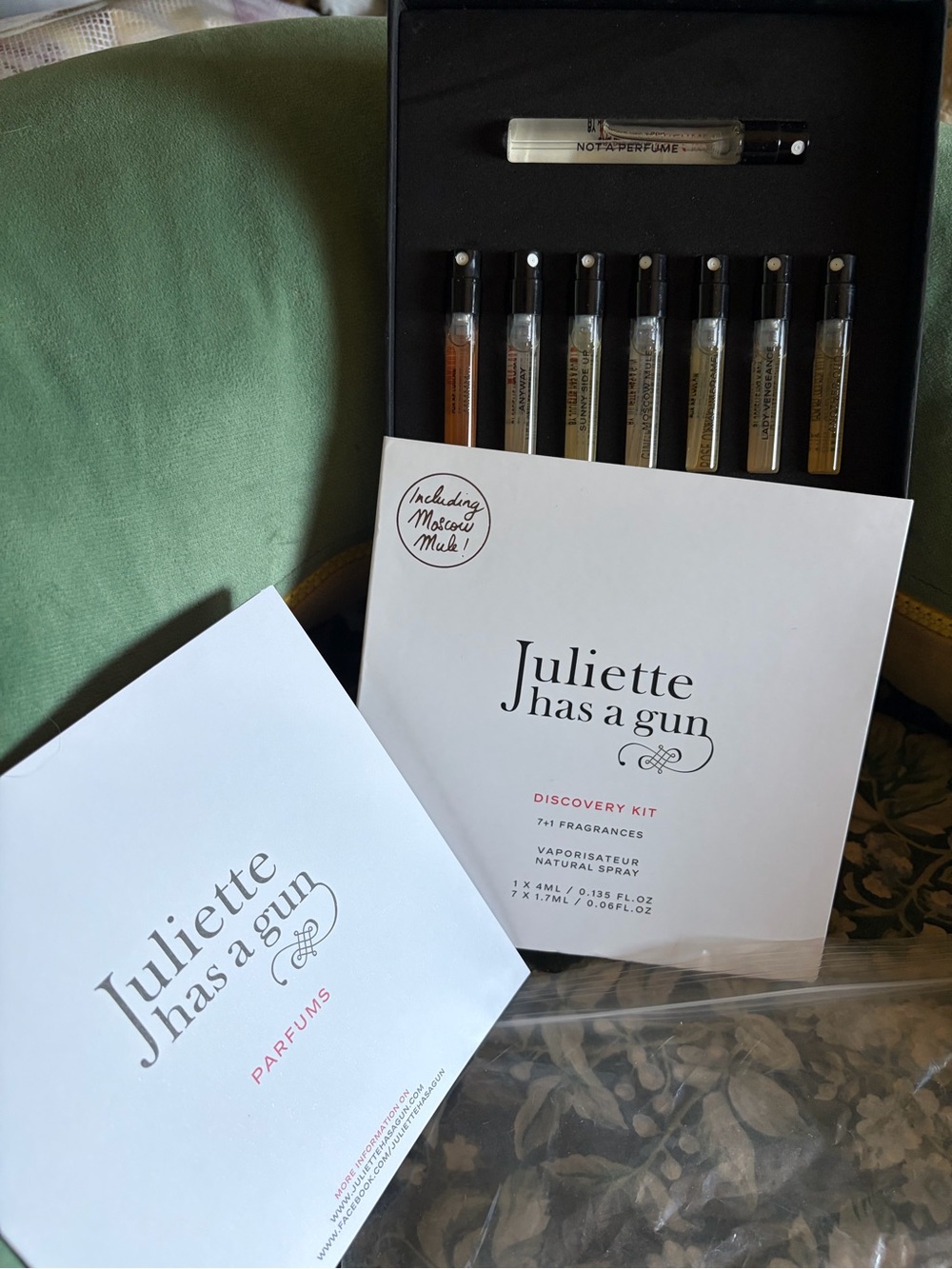 Juliet has a Gun Discovery Kit - Set of Fragrance Vials .8 piece set new